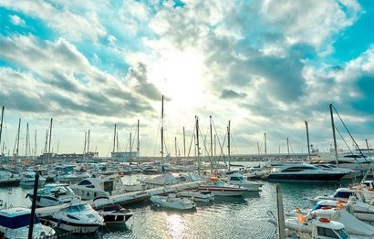 Resale - House - Detached Villa - Estepona - Estepona Centro