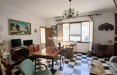 Resale - House - Detached Villa - Estepona - Estepona Centro