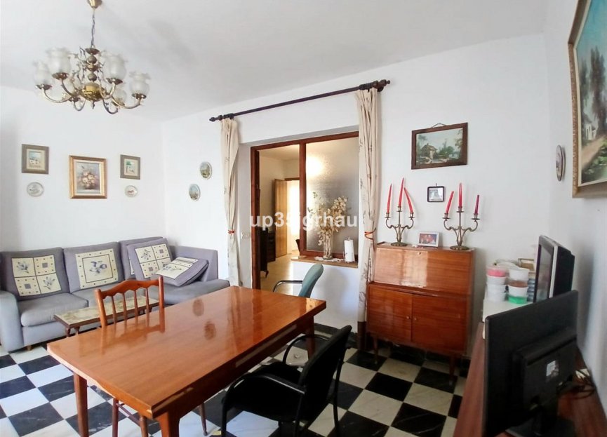 Resale - House - Detached Villa - Estepona - Estepona Centro