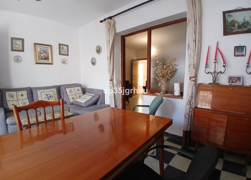 Resale - House - Detached Villa - Estepona - Estepona Centro