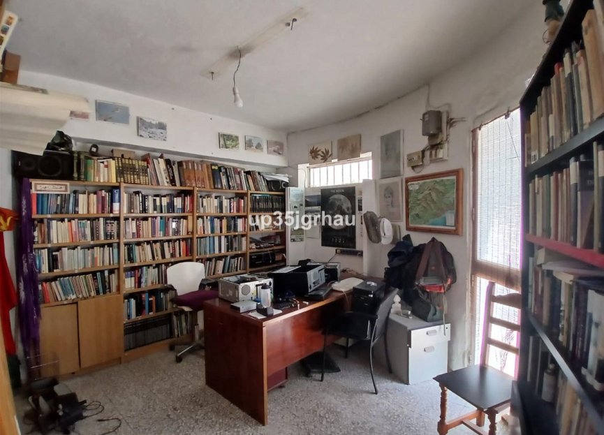 Resale - House - Detached Villa - Estepona - Estepona Centro