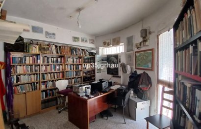 Resale - House - Detached Villa - Estepona - Estepona Centro