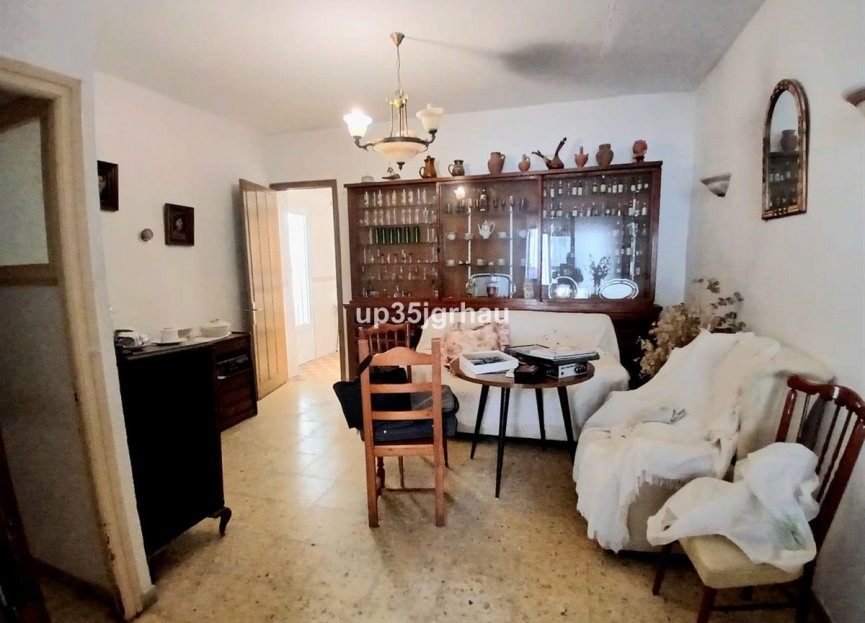 Resale - House - Detached Villa - Estepona - Estepona Centro