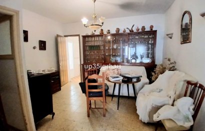 Resale - House - Detached Villa - Estepona - Estepona Centro