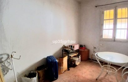 Resale - House - Detached Villa - Estepona - Estepona Centro