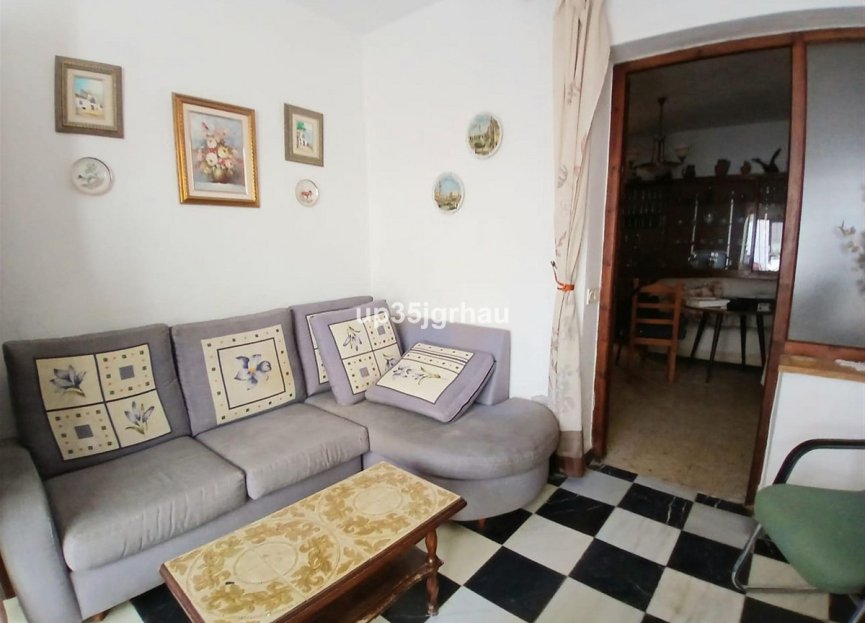 Resale - House - Detached Villa - Estepona - Estepona Centro
