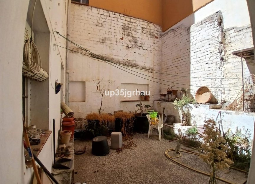 Resale - House - Detached Villa - Estepona - Estepona Centro