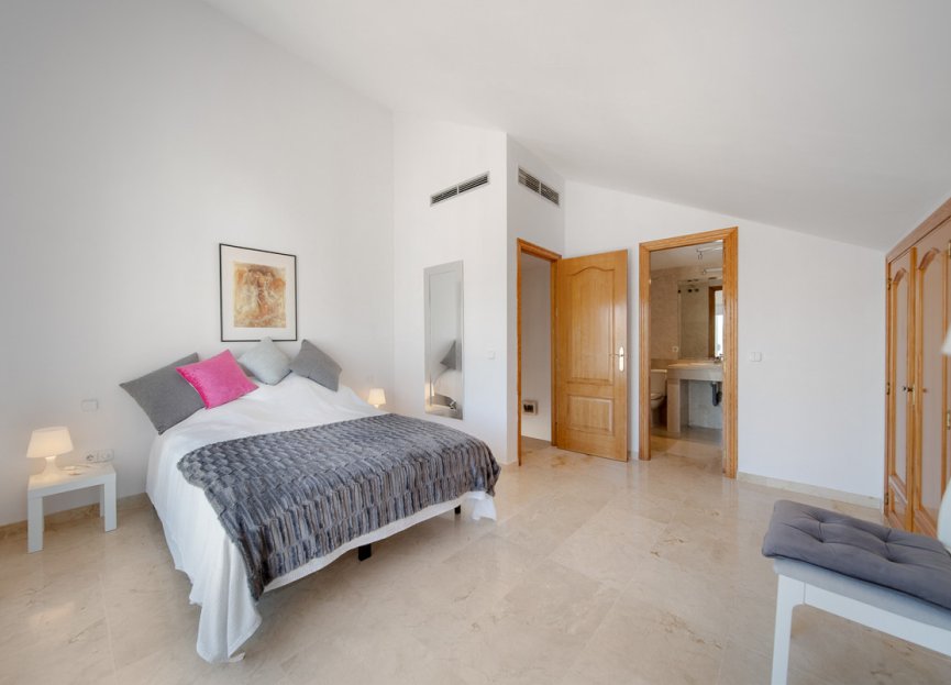 Resale - Apartment - Penthouse - Marbella - Nueva Andalucia