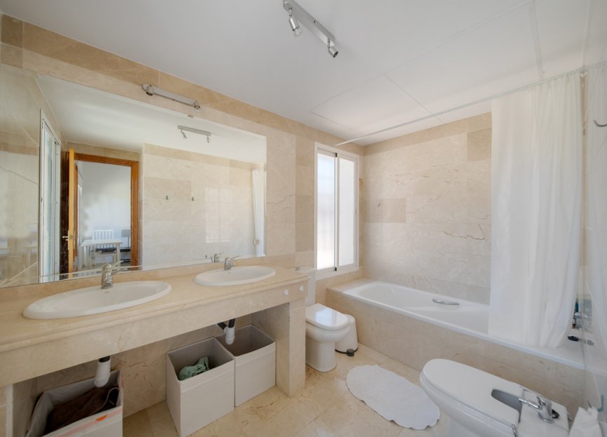 Resale - Apartment - Penthouse - Marbella - Nueva Andalucia