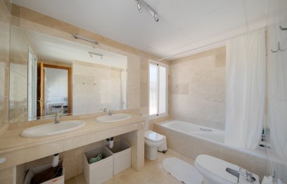 Resale - Apartment - Penthouse - Marbella - Nueva Andalucia