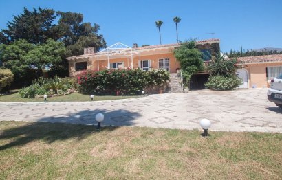 Resale - House - Detached Villa - Estepona - Estepona Centro