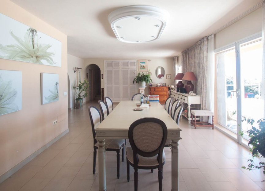 Resale - House - Detached Villa - Estepona - Estepona Centro