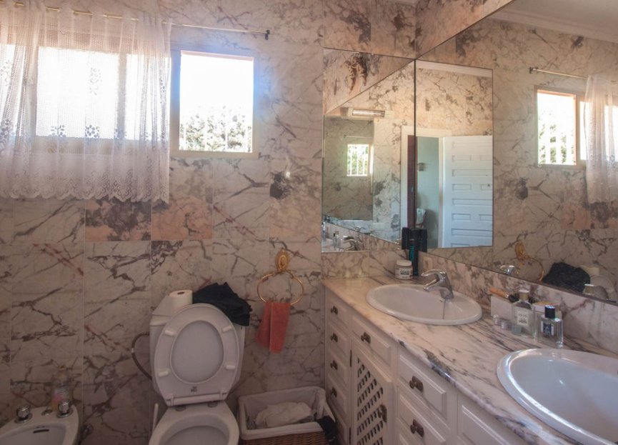 Resale - House - Detached Villa - Estepona - Estepona Centro