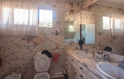 Resale - House - Detached Villa - Estepona - Estepona Centro