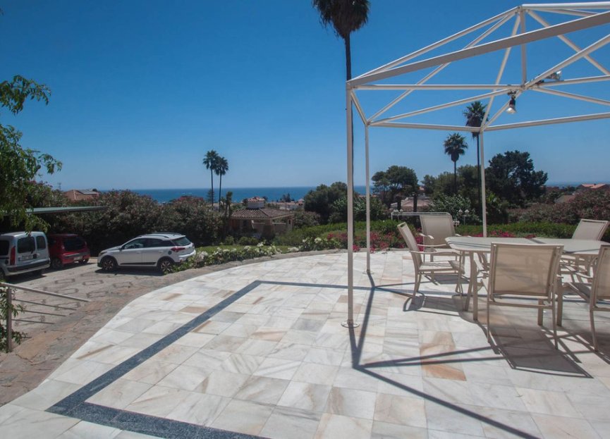 Resale - House - Detached Villa - Estepona - Estepona Centro