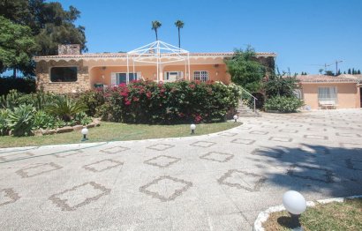 Resale - House - Detached Villa - Estepona - Estepona Centro