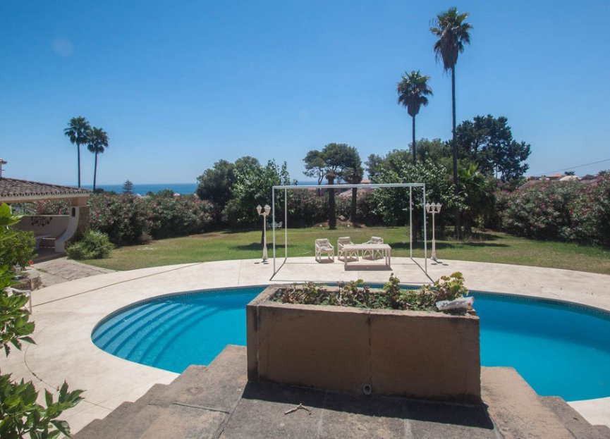 Resale - House - Detached Villa - Estepona - Estepona Centro