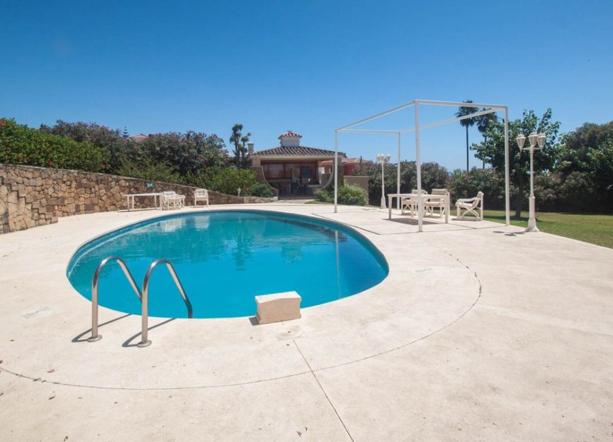 Resale - House - Detached Villa - Estepona - Estepona Centro