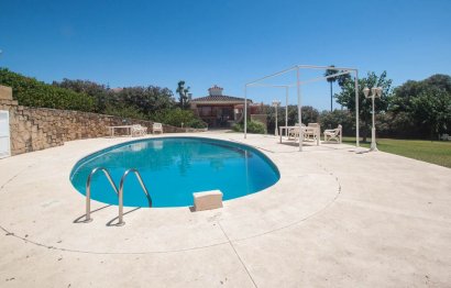 Resale - House - Detached Villa - Estepona - Estepona Centro