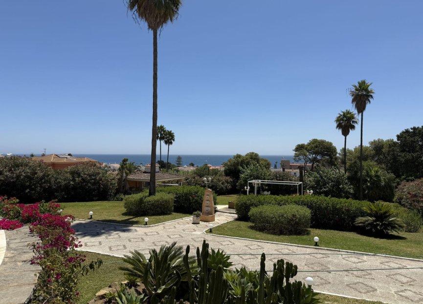 Resale - House - Detached Villa - Estepona - Estepona Centro