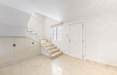 Resale - House - Semi-Detached House - Marbella - Nueva Andalucia