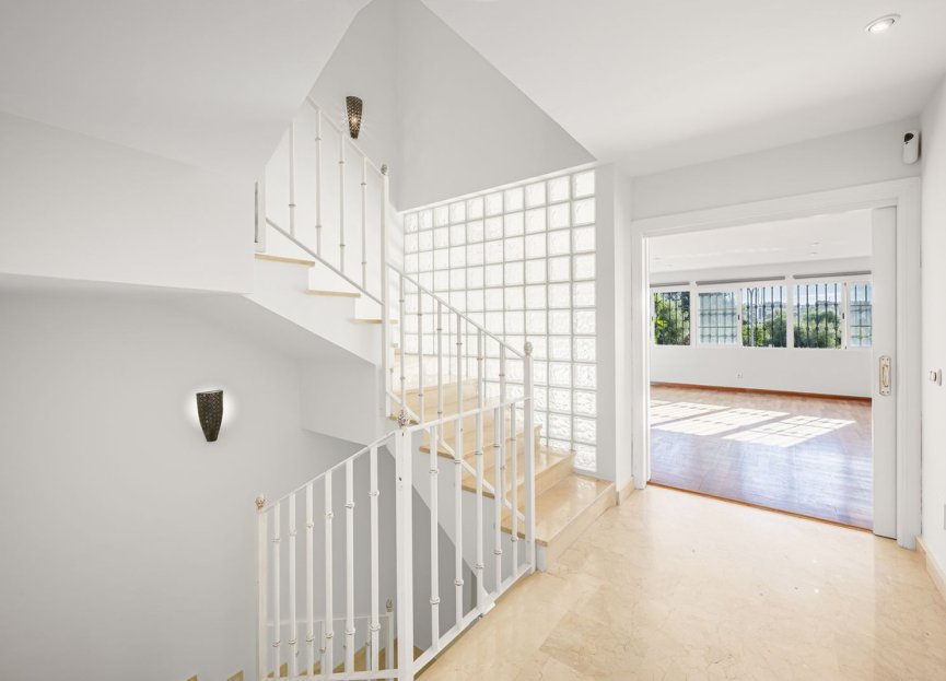 Resale - House - Semi-Detached House - Marbella - Nueva Andalucia