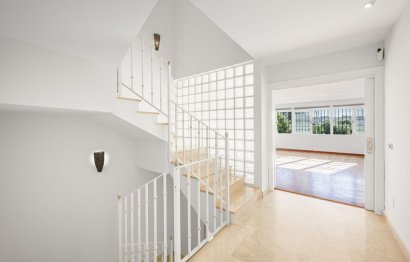 Resale - House - Semi-Detached House - Marbella - Nueva Andalucia