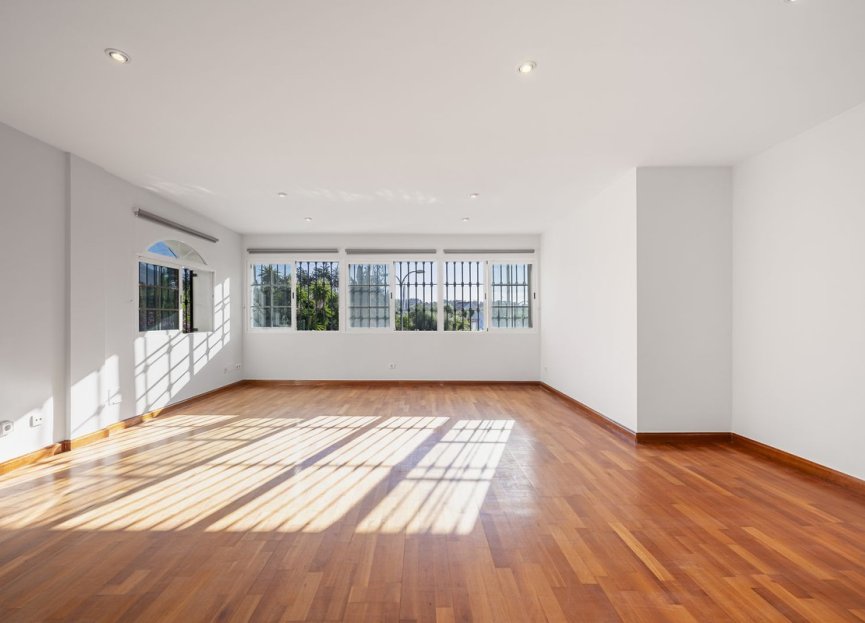 Resale - House - Semi-Detached House - Marbella - Nueva Andalucia