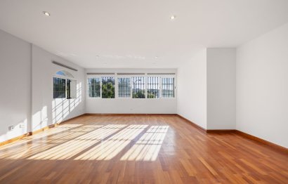 Resale - House - Semi-Detached House - Marbella - Nueva Andalucia