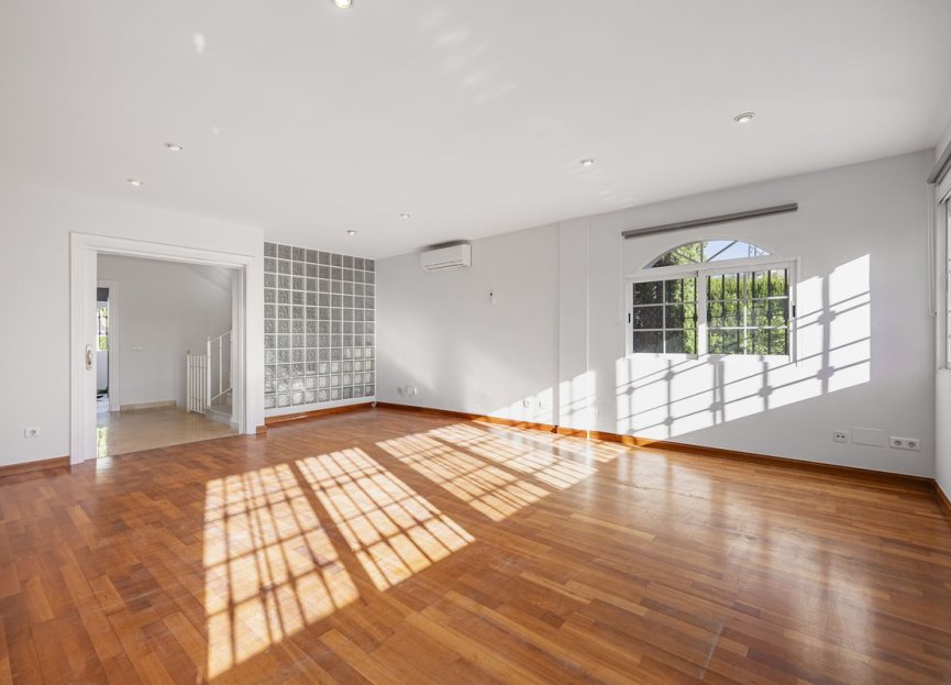 Resale - House - Semi-Detached House - Marbella - Nueva Andalucia