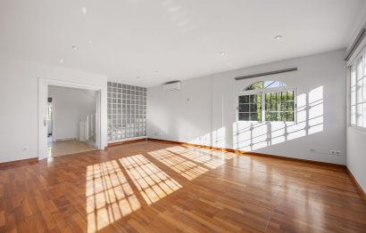 Resale - House - Semi-Detached House - Marbella - Nueva Andalucia