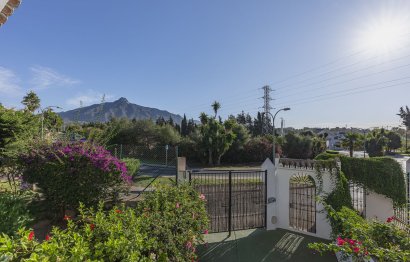 Resale - House - Semi-Detached House - Marbella - Nueva Andalucia