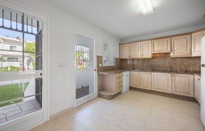 Resale - House - Semi-Detached House - Marbella - Nueva Andalucia