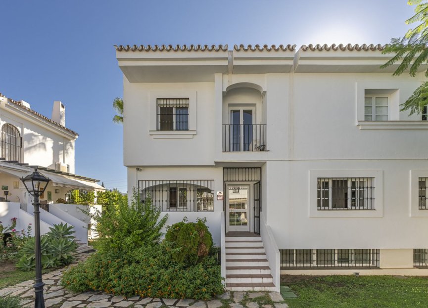 Resale - House - Semi-Detached House - Marbella - Nueva Andalucia