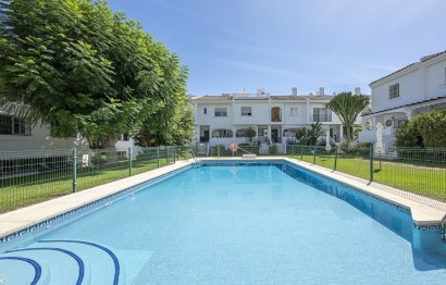 Resale - House - Semi-Detached House - Marbella - Nueva Andalucia
