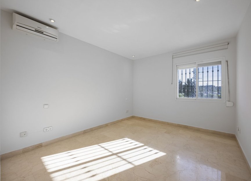 Resale - House - Semi-Detached House - Marbella - Nueva Andalucia