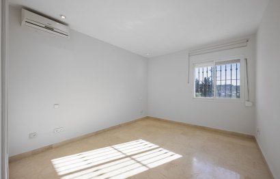 Resale - House - Semi-Detached House - Marbella - Nueva Andalucia