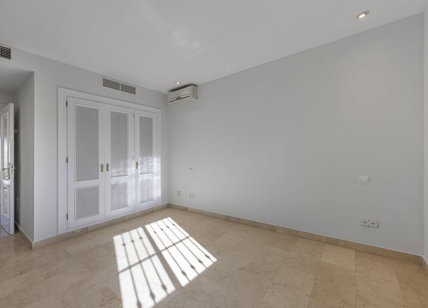 Resale - House - Semi-Detached House - Marbella - Nueva Andalucia