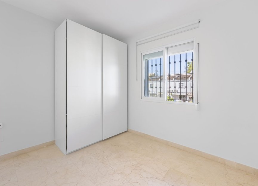 Resale - House - Semi-Detached House - Marbella - Nueva Andalucia