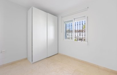 Resale - House - Semi-Detached House - Marbella - Nueva Andalucia