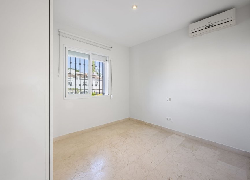 Resale - House - Semi-Detached House - Marbella - Nueva Andalucia