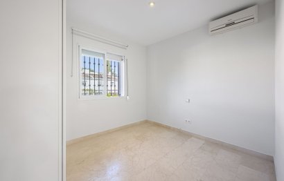 Resale - House - Semi-Detached House - Marbella - Nueva Andalucia