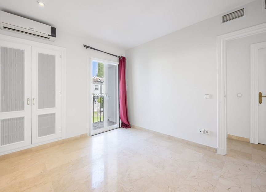 Resale - House - Semi-Detached House - Marbella - Nueva Andalucia