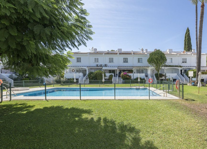 Resale - House - Semi-Detached House - Marbella - Nueva Andalucia