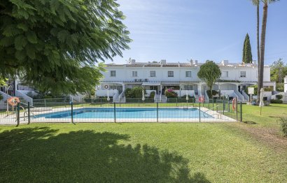 Resale - House - Semi-Detached House - Marbella - Nueva Andalucia