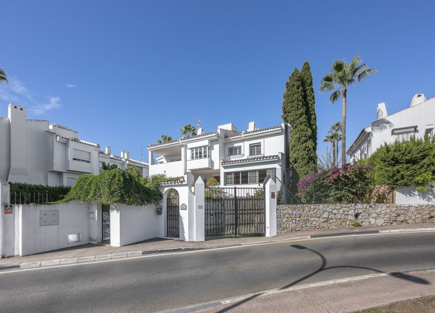 Resale - House - Semi-Detached House - Marbella - Nueva Andalucia