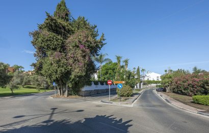 Resale - House - Semi-Detached House - Marbella - Nueva Andalucia