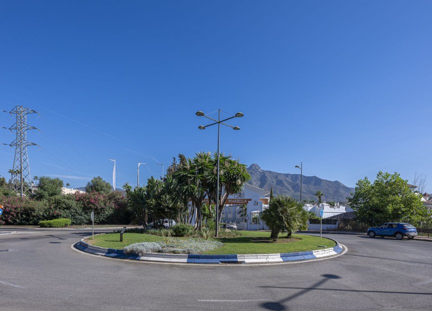 Resale - House - Semi-Detached House - Marbella - Nueva Andalucia