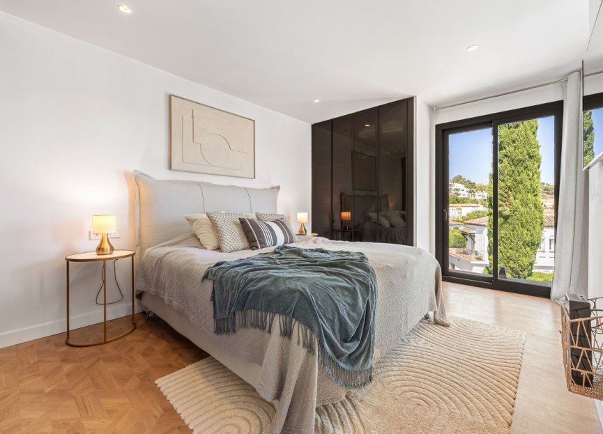 Resale - House - Detached Villa - Marbella - Nueva Andalucia