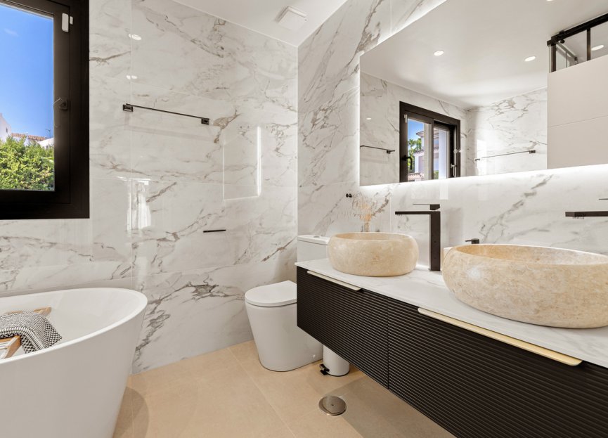 Resale - House - Detached Villa - Marbella - Nueva Andalucia